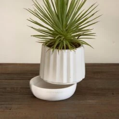 Riviera Maison Plantenbak Rond, Bloempot Met Ribbel - RM Let It Grow Planter - Wit - Porselein - Maat S -Tuinwinkel 1200x1200 739
