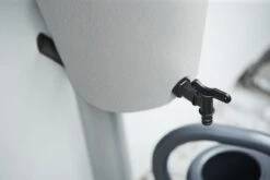 Elho Green Basics Rain Catcher 33 - Regenton Voor Balkonbuiten - Ø 33.5 X H 73.5 Cm - Grijs/Living Concrete 17 Elho Green Basics Rain Catcher 33 - Regenton Voor Balkonbuiten - Ø 33.5 X H 73.5 Cm - Grijs/Living Concrete -Tuinwinkel 1200x800 141