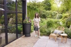 Elho Green Basics Regenton Plus 105 - Regenton Voor Kweken En Oogsten - Ø 58.4 X H 80.4 Cm - Zwart/Living Black -Tuinwinkel 1200x801 3