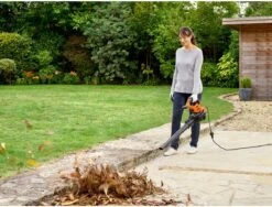 Black & Decker BLACK+DECKER BEBLV300SB-QS Bladblazer - 404 Km/u - 3000W - Zuig-/blaasfunctie - Gesnoerd 16 Black & Decker BLACK+DECKER BEBLV300SB-QS Bladblazer - 404 Km/u - 3000W - Zuig-/blaasfunctie - Gesnoerd -Tuinwinkel 1200x911