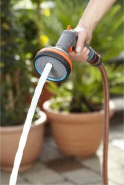 GARDENA - Comfort Broeskop - 5 Straalsoorten - Grijs -Tuinwinkel 801x1200 1